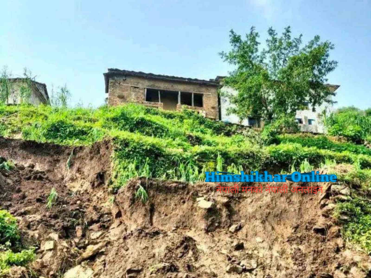 कालीकोटको तिलागुफामा  पहिरोले घर  बगाउँदा पाँच जना बेपत्ता