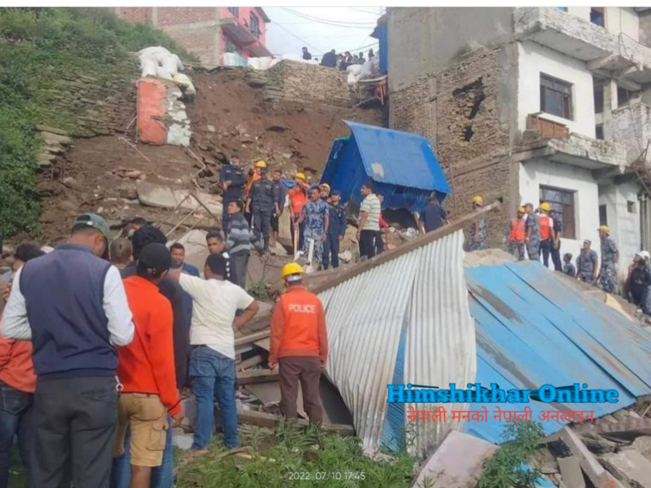 कालिकाेटकाे  मान्ममा तीनतले घर भत्कियकाे