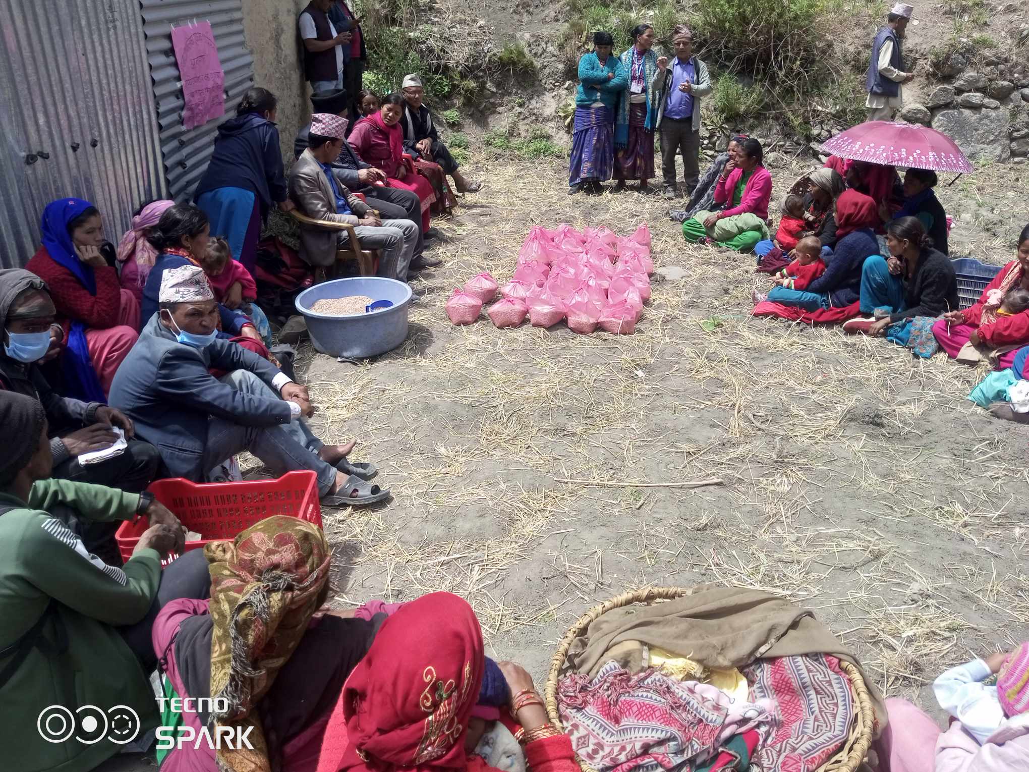 पाेषण अबस्थालाई सुधार गर्न तिलाका ५० जना लाई पाेषण सामाग्री वितरण